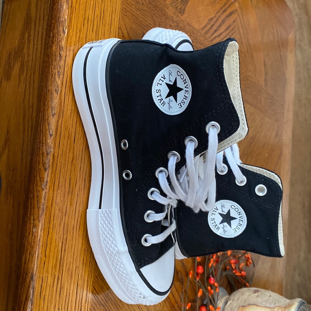 Platform high top converse never worn